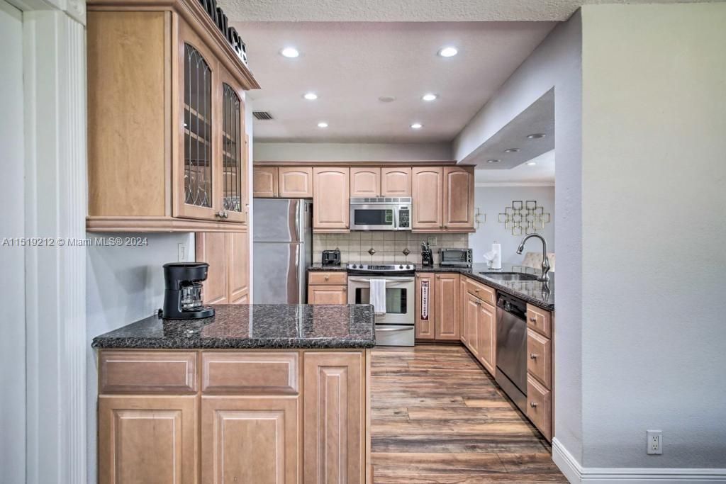 Recently Sold: $699,900 (3 beds, 2 baths, 1675 Square Feet)