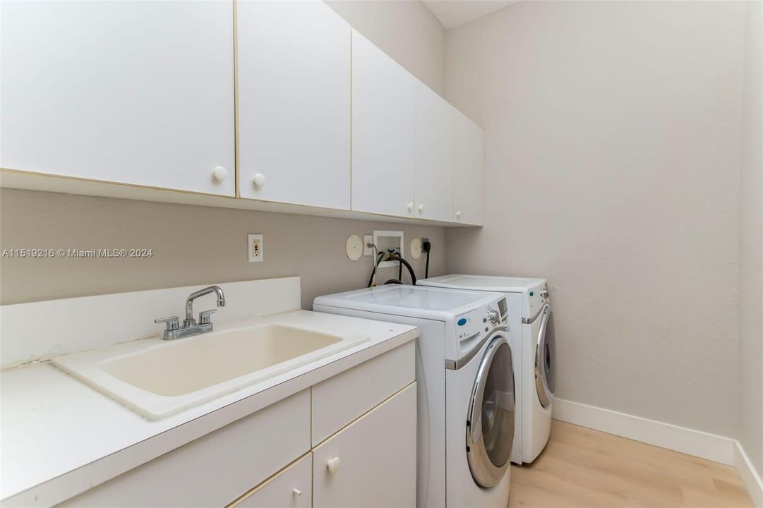 Recently Rented: $5,500 (4 beds, 3 baths, 2973 Square Feet)