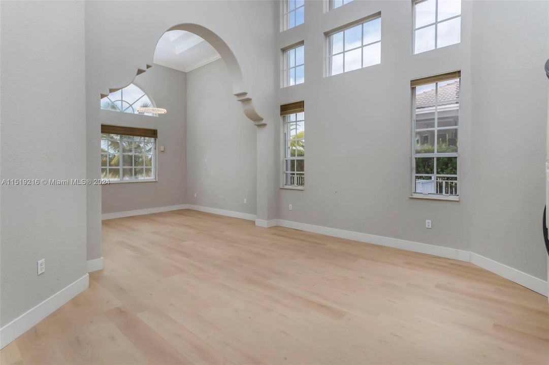 Recently Rented: $5,500 (4 beds, 3 baths, 2973 Square Feet)