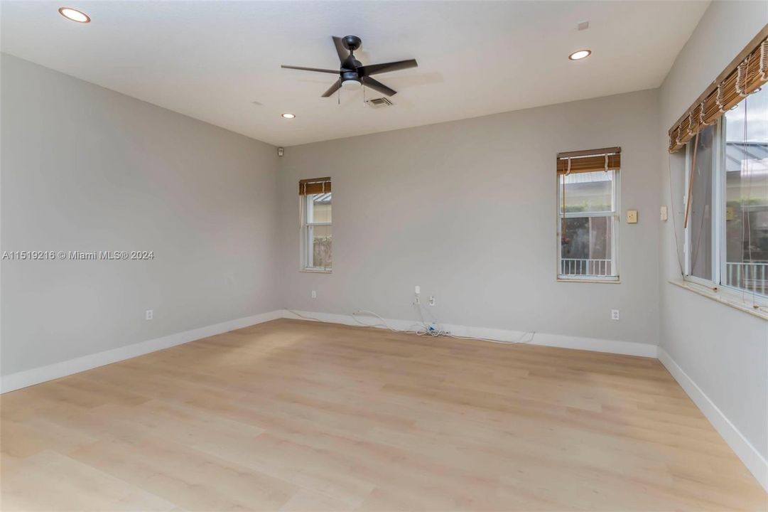 Recently Rented: $5,500 (4 beds, 3 baths, 2973 Square Feet)