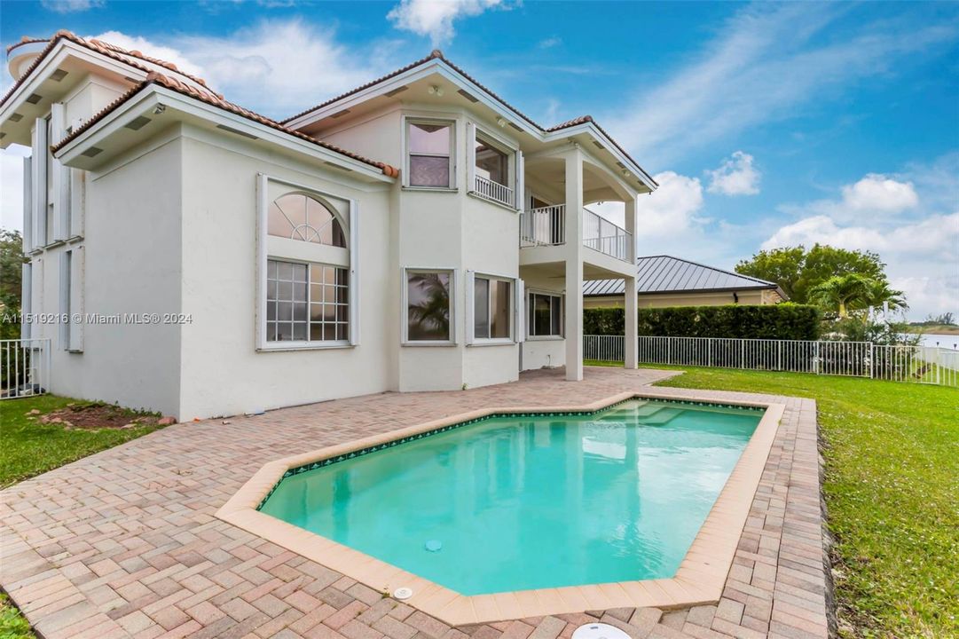 Recently Rented: $5,500 (4 beds, 3 baths, 2973 Square Feet)