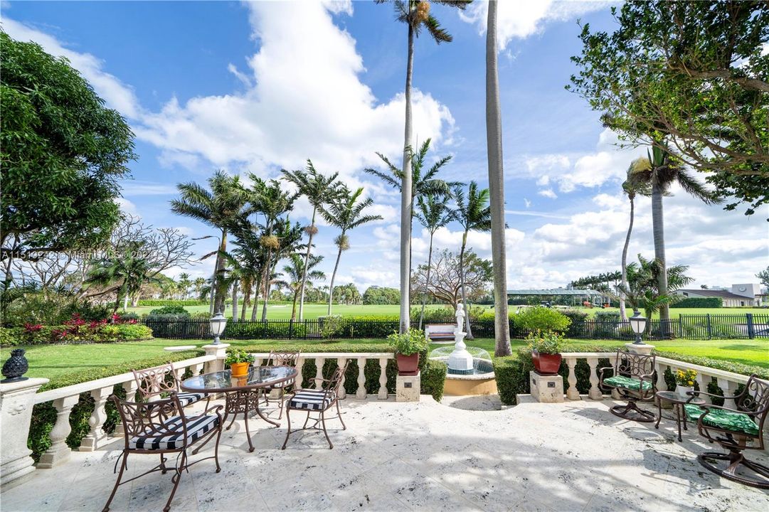 Active With Contract: $3,900,000 (3 beds, 3 baths, 3701 Square Feet)