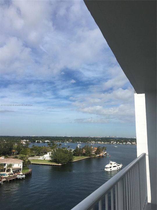 Recently Rented: $2,200 (1 beds, 1 baths, 928 Square Feet)