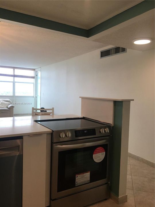 Recently Rented: $2,200 (1 beds, 1 baths, 928 Square Feet)