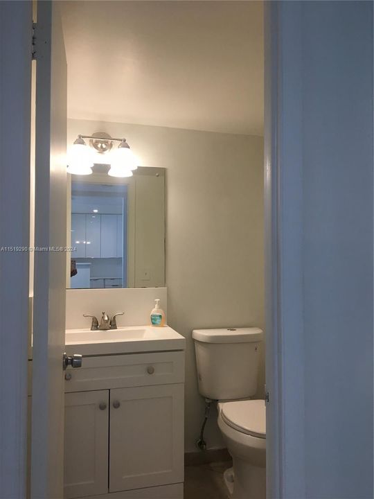 Recently Rented: $2,200 (1 beds, 1 baths, 928 Square Feet)