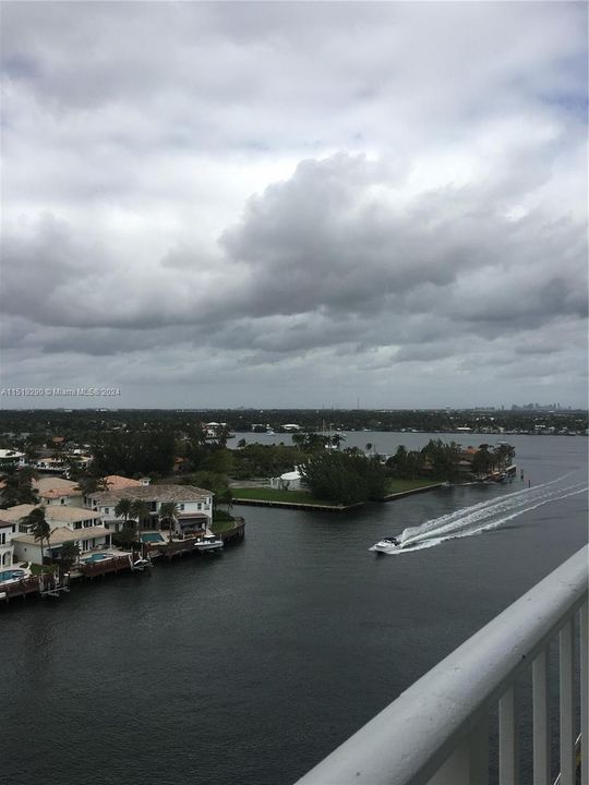 Recently Rented: $2,200 (1 beds, 1 baths, 928 Square Feet)