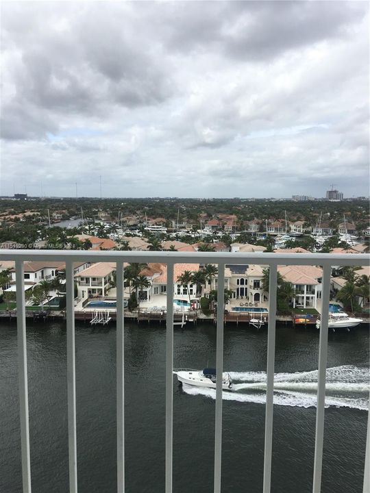 Recently Rented: $2,200 (1 beds, 1 baths, 928 Square Feet)