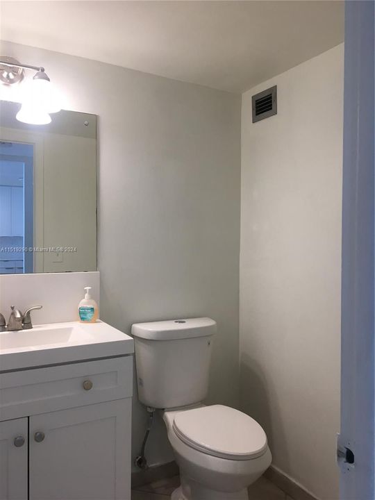 Recently Rented: $2,200 (1 beds, 1 baths, 928 Square Feet)