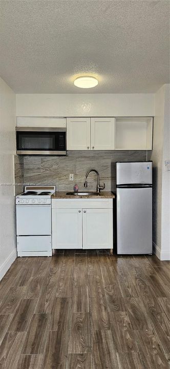 Recently Rented: $1,300 (0 beds, 1 baths, 480 Square Feet)