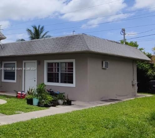 Recently Rented: $1,300 (0 beds, 1 baths, 480 Square Feet)