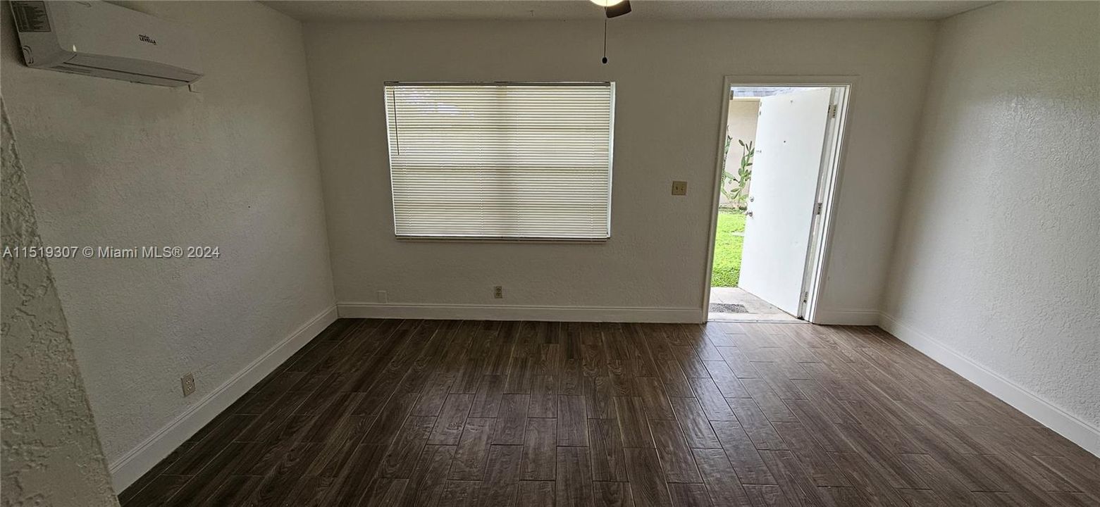 Recently Rented: $1,300 (0 beds, 1 baths, 480 Square Feet)