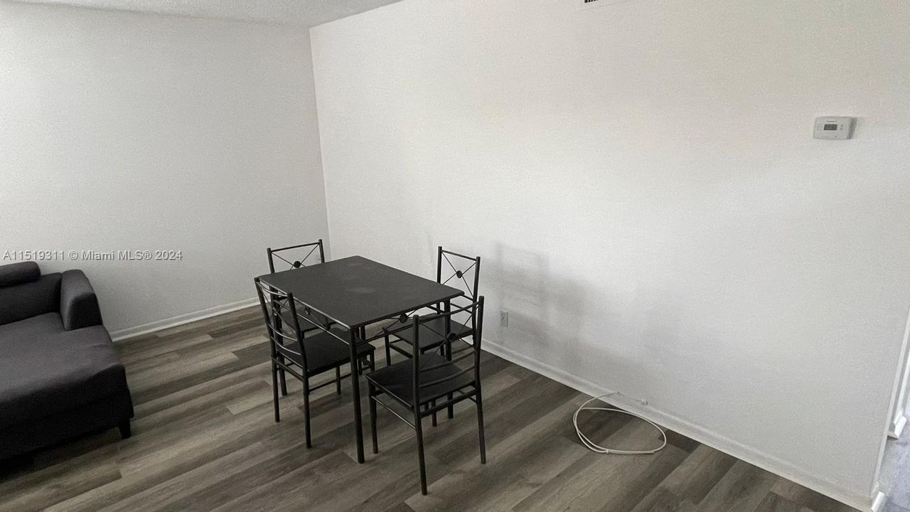 Recently Rented: $1,600 (1 beds, 1 baths, 640 Square Feet)