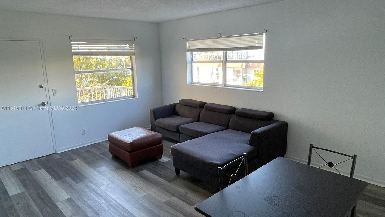 Recently Rented: $1,600 (1 beds, 1 baths, 640 Square Feet)