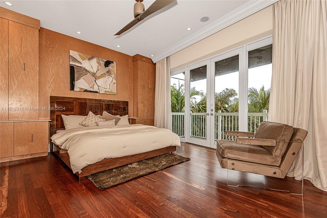 Recently Sold: $1,225,000 (3 beds, 3 baths, 1900 Square Feet)