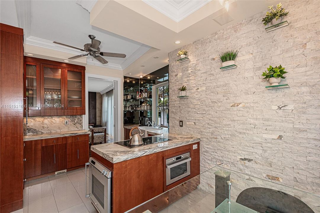 Recently Sold: $1,225,000 (3 beds, 3 baths, 1900 Square Feet)