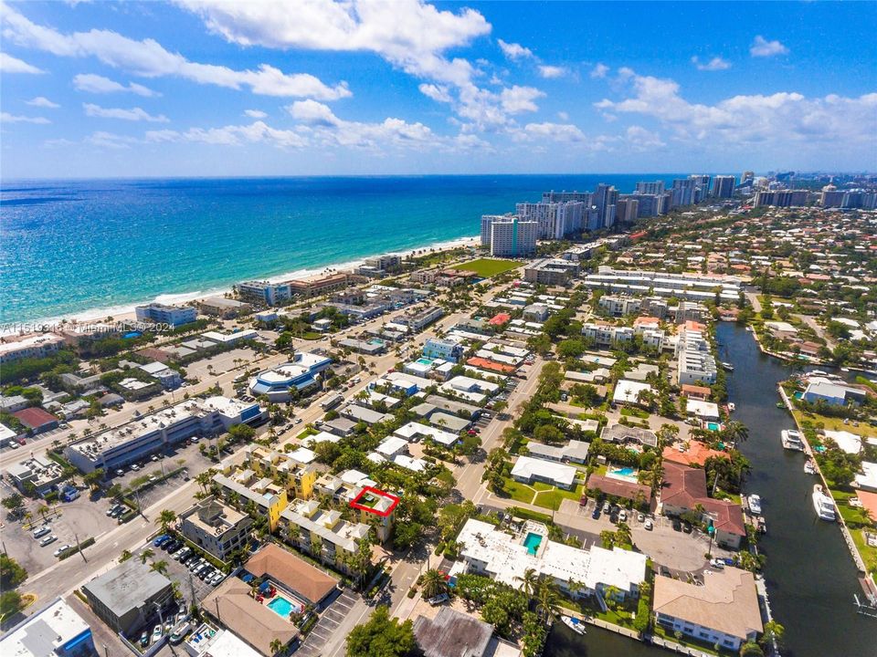 Recently Sold: $1,225,000 (3 beds, 3 baths, 1900 Square Feet)