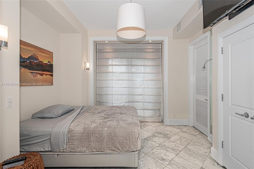 Recently Sold: $1,225,000 (3 beds, 3 baths, 1900 Square Feet)