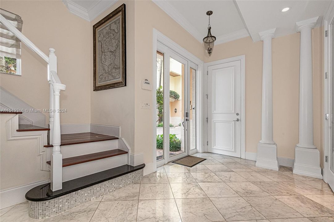 Recently Sold: $1,225,000 (3 beds, 3 baths, 1900 Square Feet)