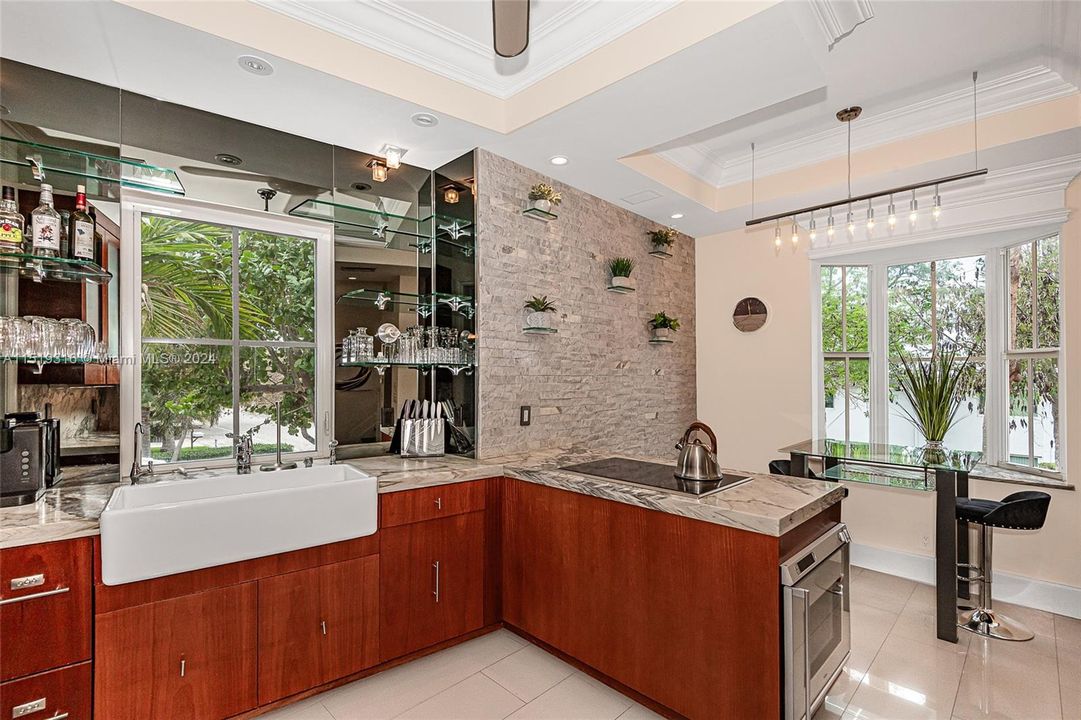 Recently Sold: $1,225,000 (3 beds, 3 baths, 1900 Square Feet)