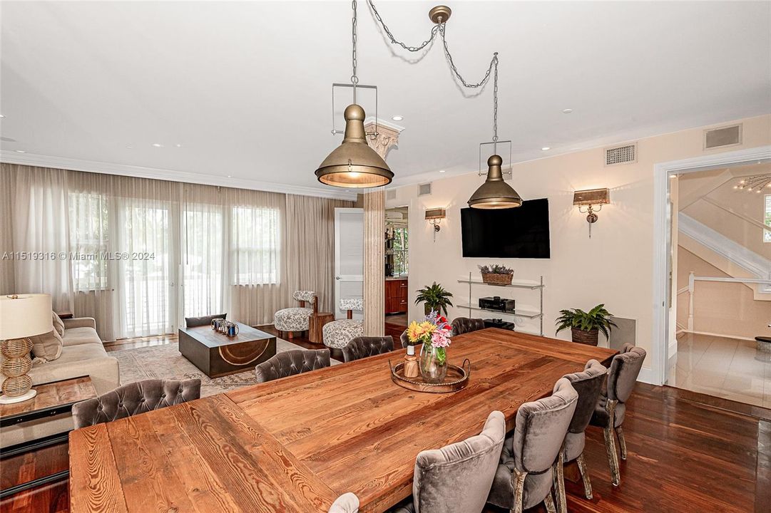 Recently Sold: $1,225,000 (3 beds, 3 baths, 1900 Square Feet)