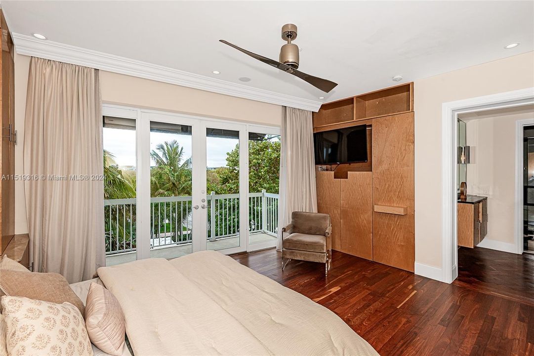 Recently Sold: $1,225,000 (3 beds, 3 baths, 1900 Square Feet)