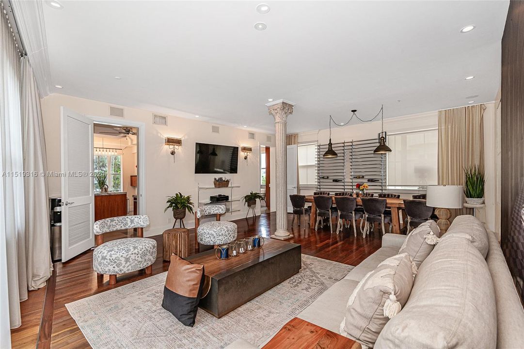 Recently Sold: $1,225,000 (3 beds, 3 baths, 1900 Square Feet)