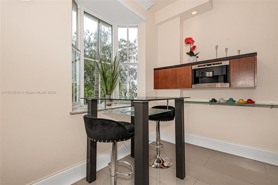 Recently Sold: $1,225,000 (3 beds, 3 baths, 1900 Square Feet)