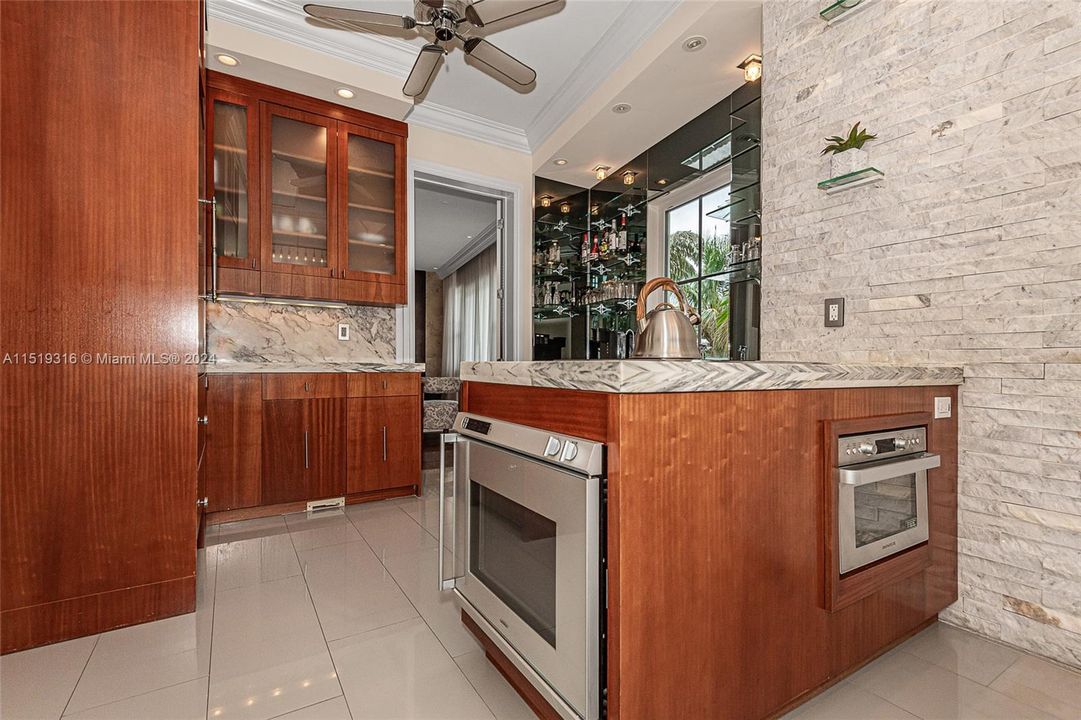 Recently Sold: $1,225,000 (3 beds, 3 baths, 1900 Square Feet)