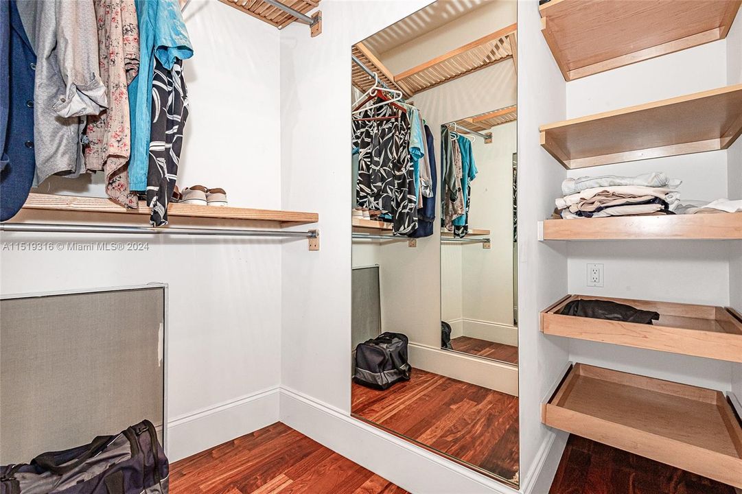 Recently Sold: $1,225,000 (3 beds, 3 baths, 1900 Square Feet)