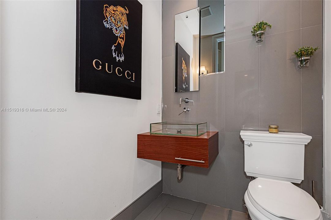 Recently Sold: $1,225,000 (3 beds, 3 baths, 1900 Square Feet)