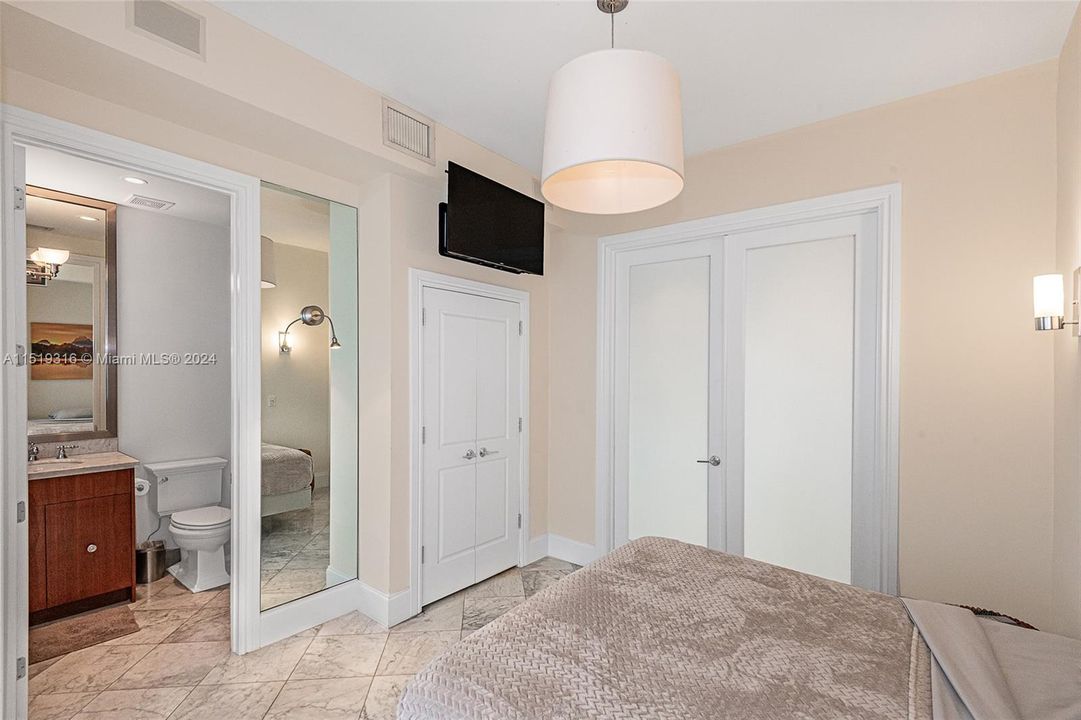 Recently Sold: $1,225,000 (3 beds, 3 baths, 1900 Square Feet)