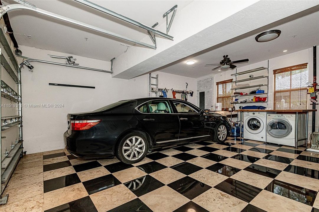 Recently Sold: $1,225,000 (3 beds, 3 baths, 1900 Square Feet)