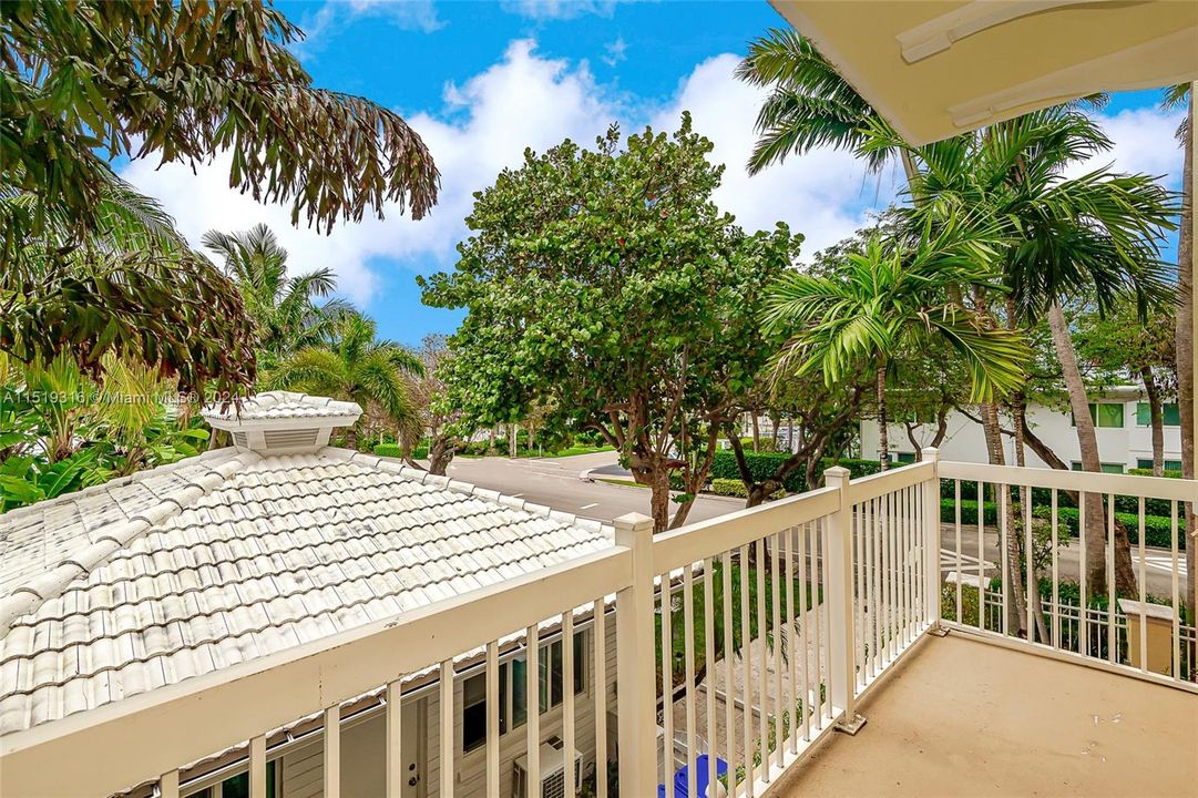 Recently Sold: $1,225,000 (3 beds, 3 baths, 1900 Square Feet)