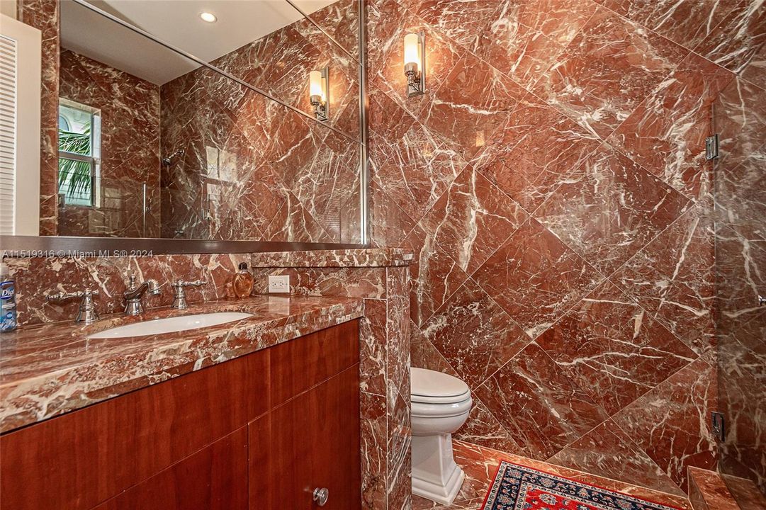 Recently Sold: $1,225,000 (3 beds, 3 baths, 1900 Square Feet)