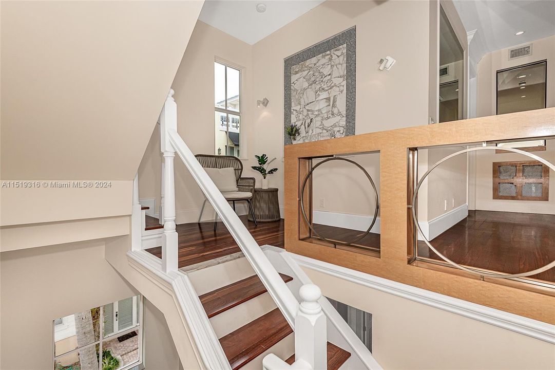 Recently Sold: $1,225,000 (3 beds, 3 baths, 1900 Square Feet)