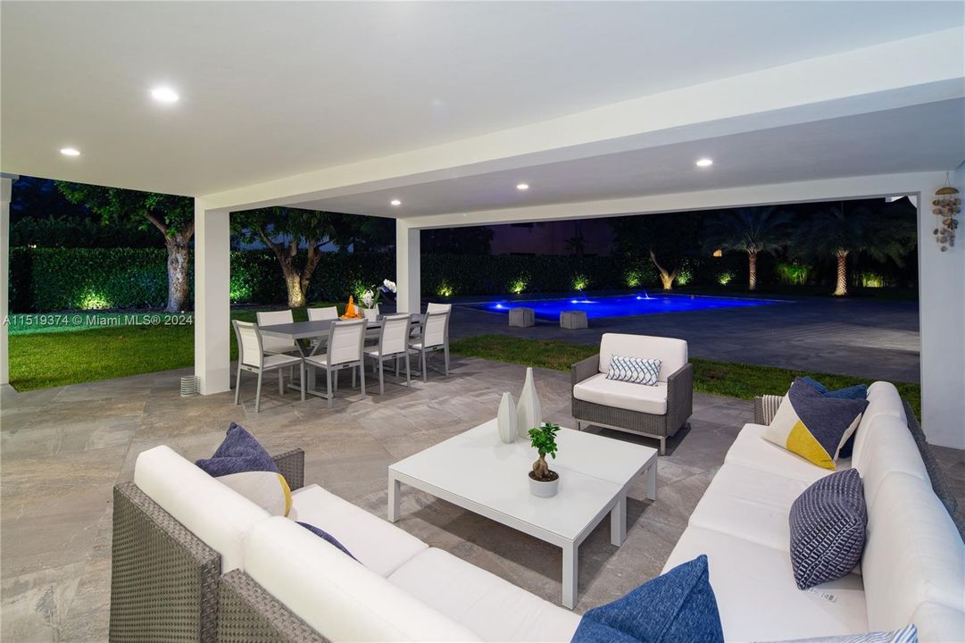 Active With Contract: $4,499,900 (5 beds, 5 baths, 3240 Square Feet)