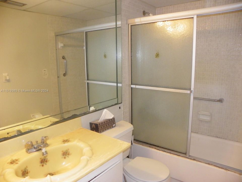 Active With Contract: $85,000 (1 beds, 1 baths, 775 Square Feet)