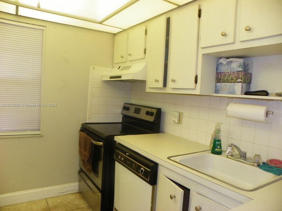 Active With Contract: $85,000 (1 beds, 1 baths, 775 Square Feet)