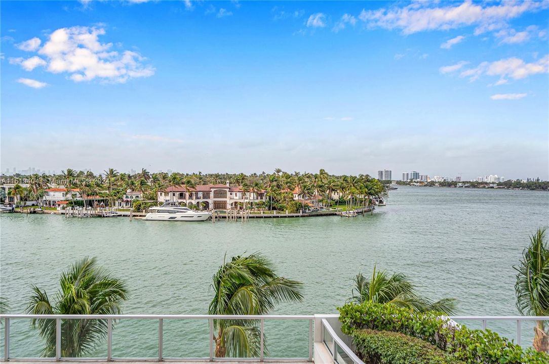 Recently Sold: $1,195,000 (3 beds, 3 baths, 1669 Square Feet)