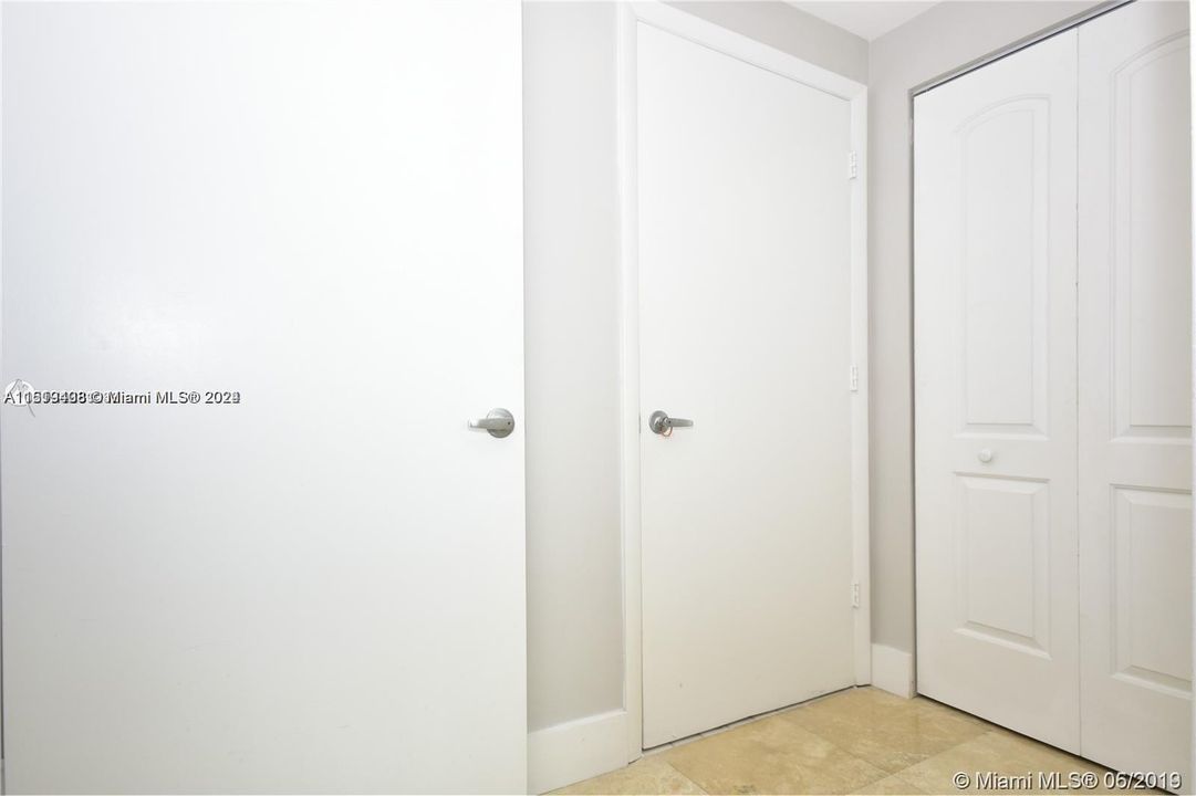 最近租的: $4,000 (2 贝兹, 2 浴室, 1140 平方英尺)