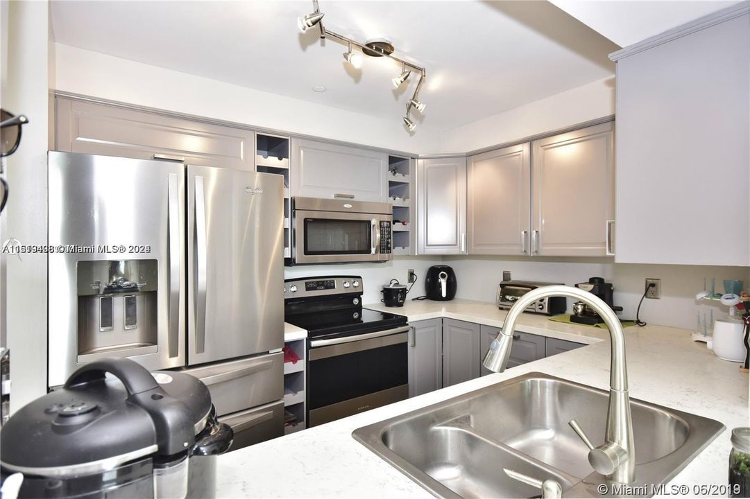 最近租的: $4,000 (2 贝兹, 2 浴室, 1140 平方英尺)