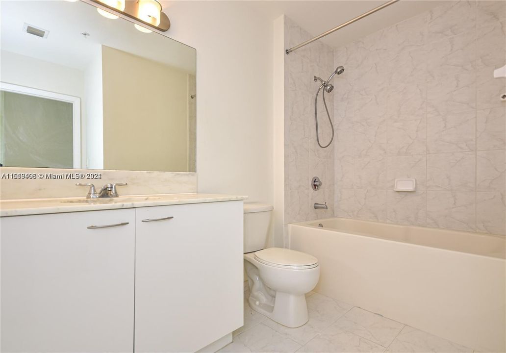 最近租的: $4,000 (2 贝兹, 2 浴室, 1140 平方英尺)