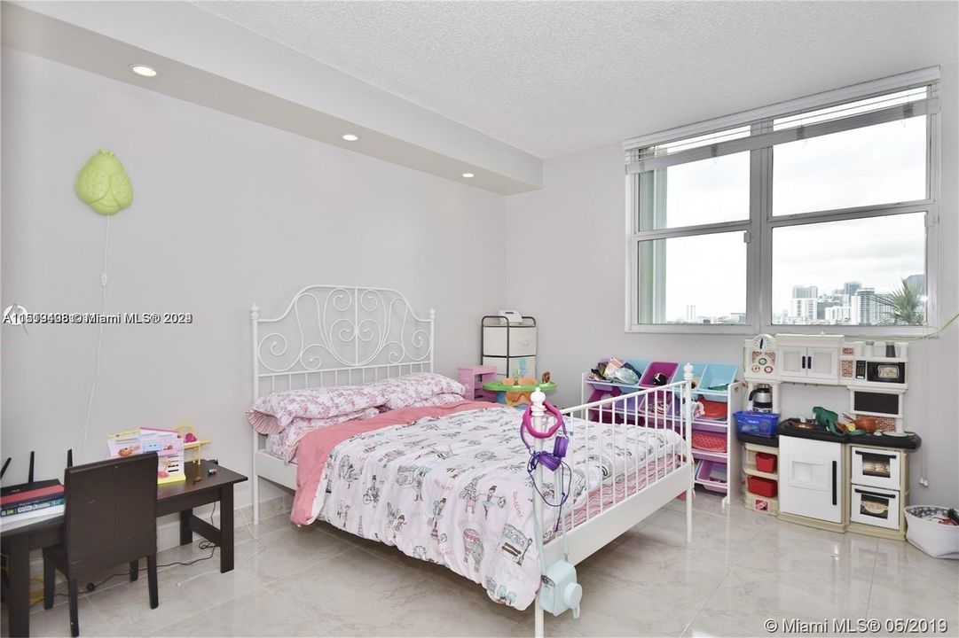 最近租的: $4,000 (2 贝兹, 2 浴室, 1140 平方英尺)