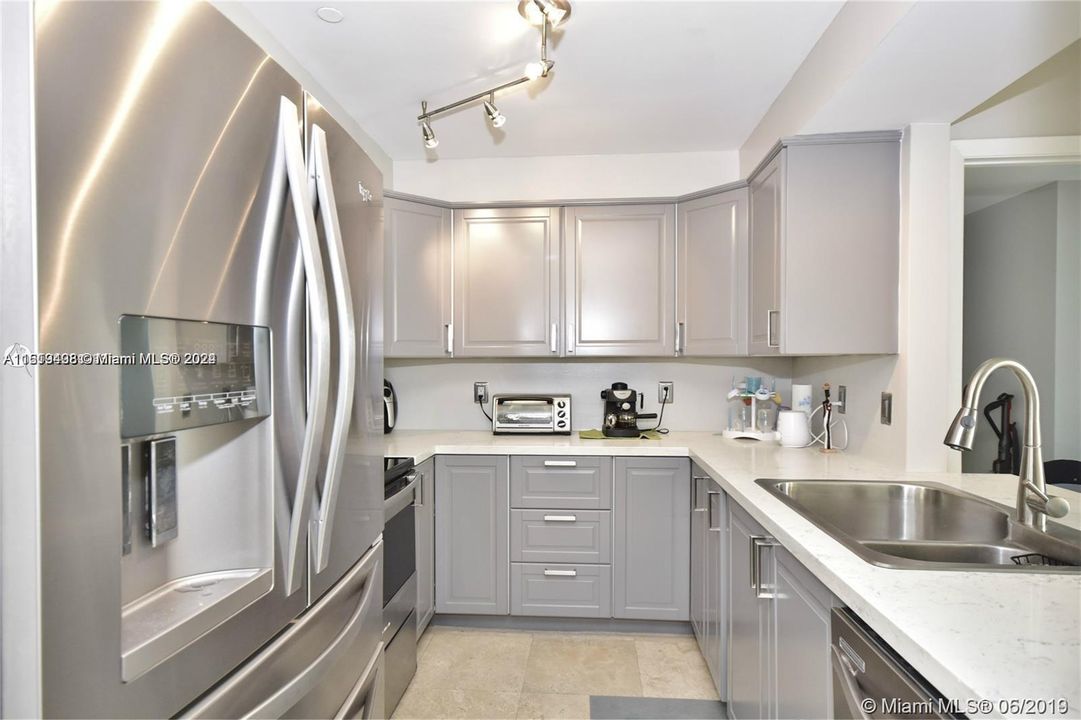 最近租的: $4,000 (2 贝兹, 2 浴室, 1140 平方英尺)