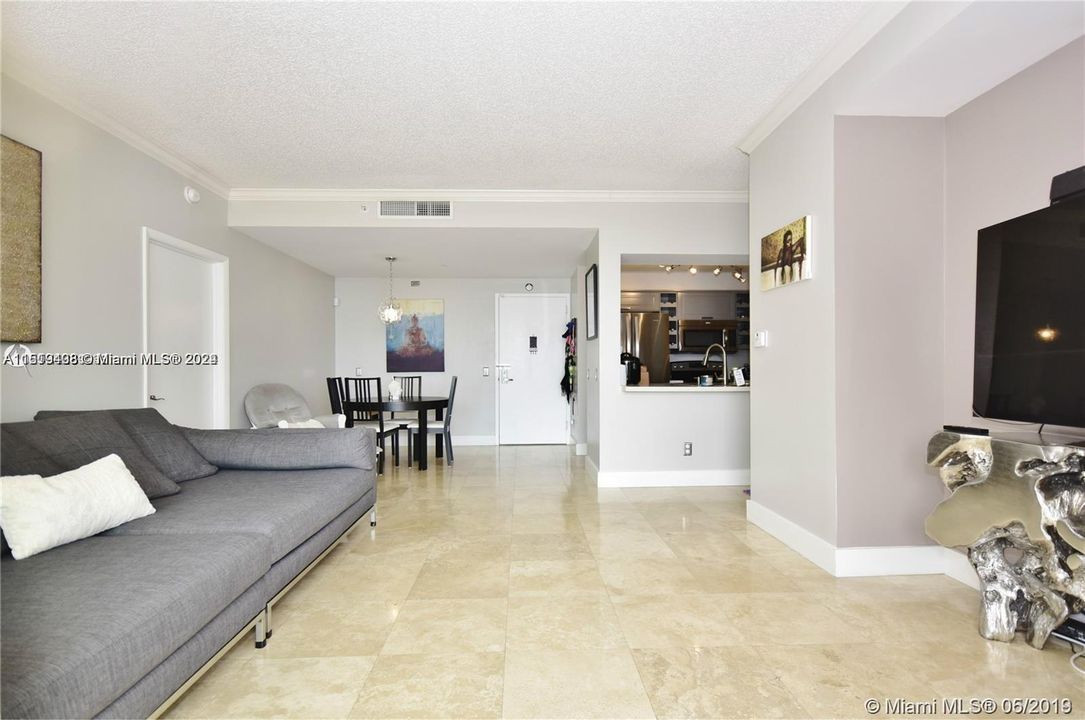 最近租的: $4,000 (2 贝兹, 2 浴室, 1140 平方英尺)