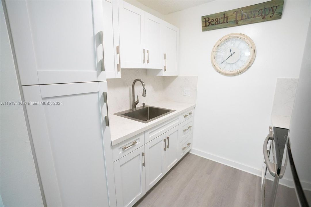 For Sale: $134,000 (1 beds, 1 baths, 604 Square Feet)