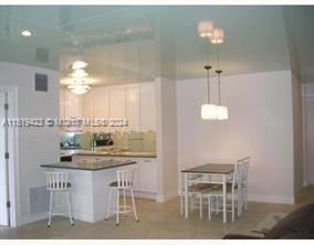 Active With Contract: $235,000 (1 beds, 1 baths, 571 Square Feet)