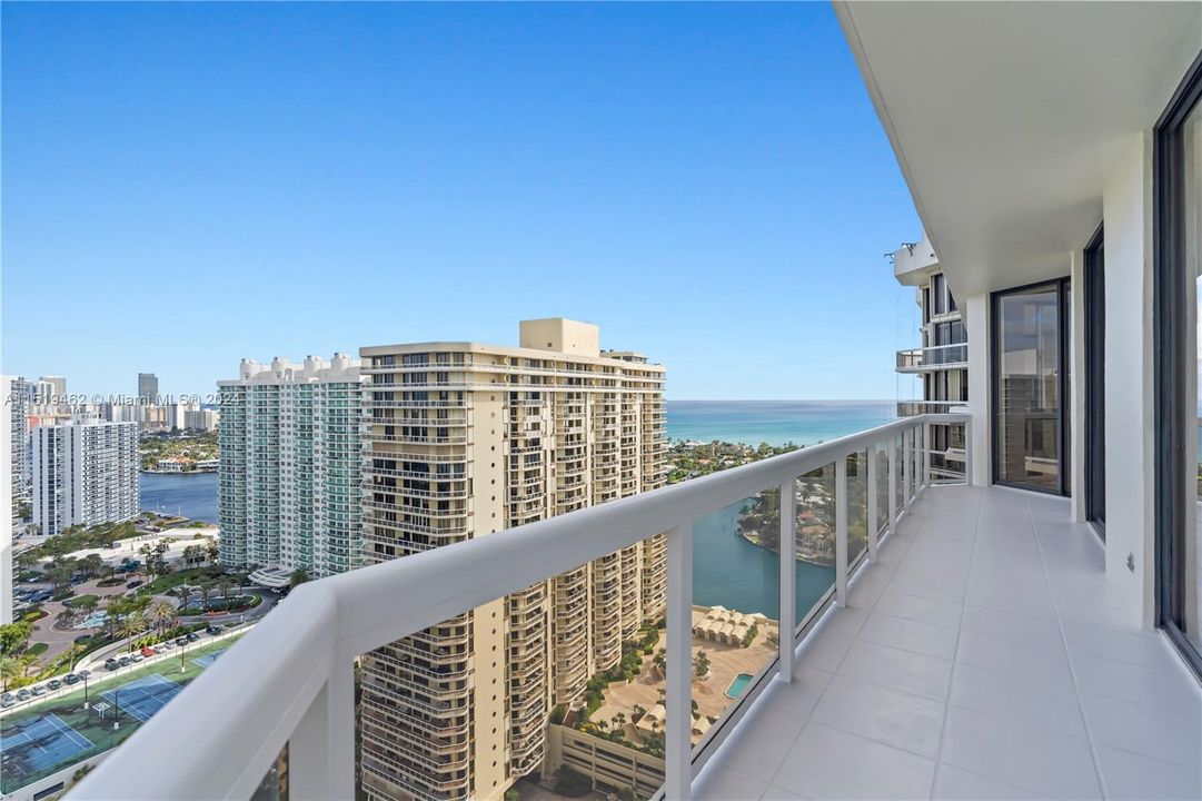 For Sale: $890,000 (2 beds, 2 baths, 1340 Square Feet)