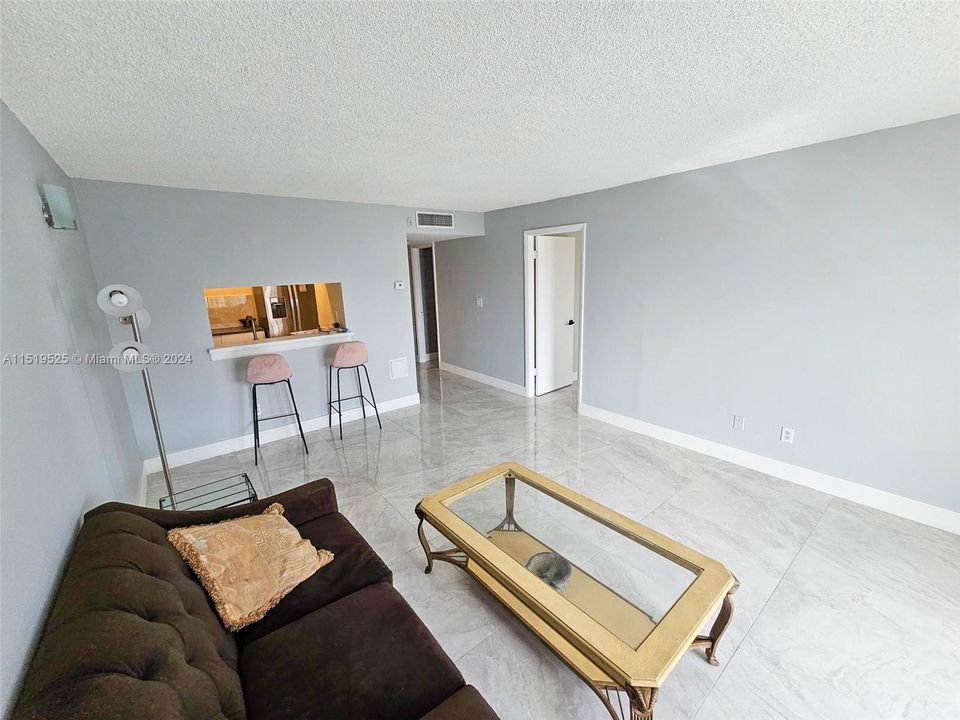 Recently Sold: $155,000 (1 beds, 1 baths, 826 Square Feet)