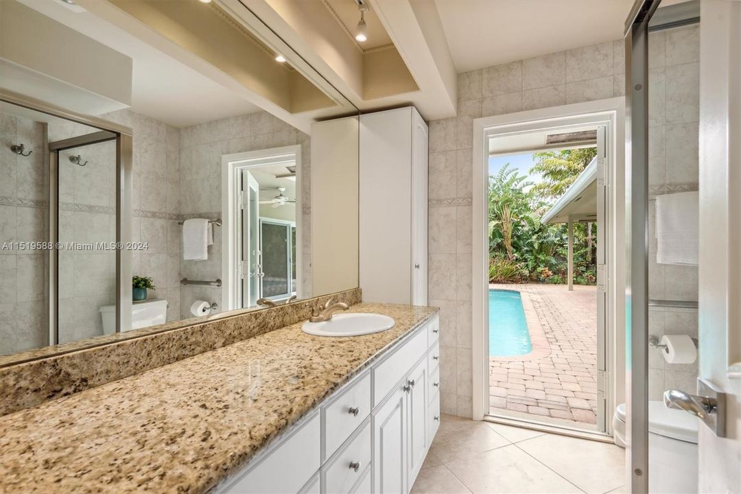 Recently Sold: $995,000 (4 beds, 3 baths, 1901 Square Feet)